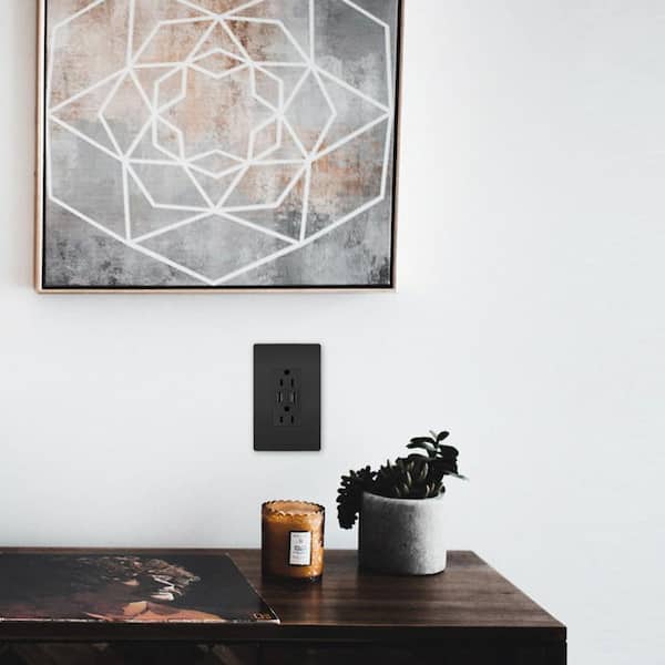 radiant 15 Amp 125 Volt Duplex Outlet with 3.1 Amp USB, Black