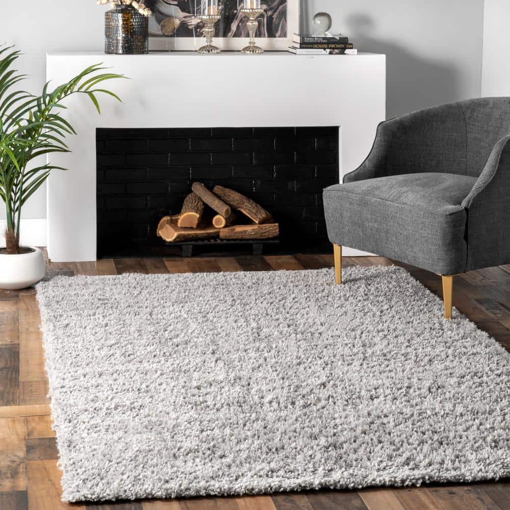 Gray Synthetic Solid Shag Area Rug 5' 3" x 7' 7"