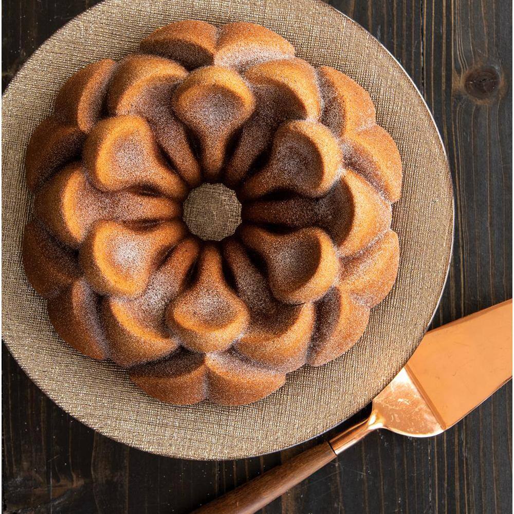 Magnolia Bronze Non-stick Aluminum Bundt Pan