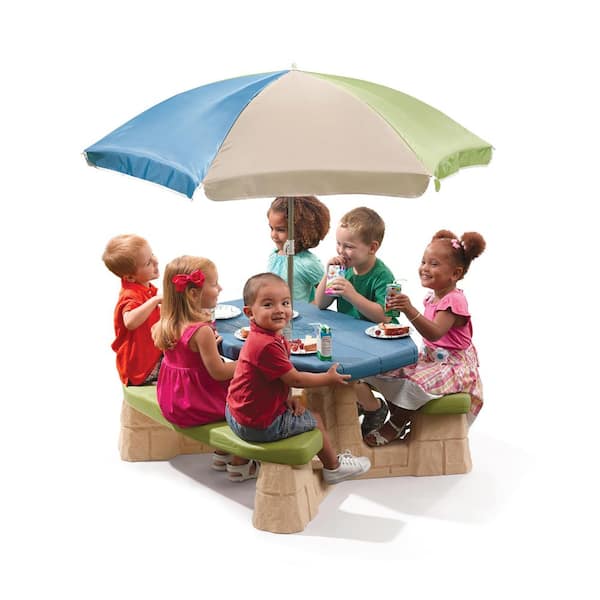 Step2 Naturally Playful Picnic Table with Umbrella Kids Outdoor