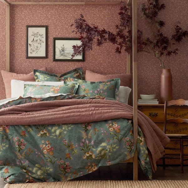 Legends Hotel Blooming Elegance Wrinkle-Free Sateen Fitted Sheet