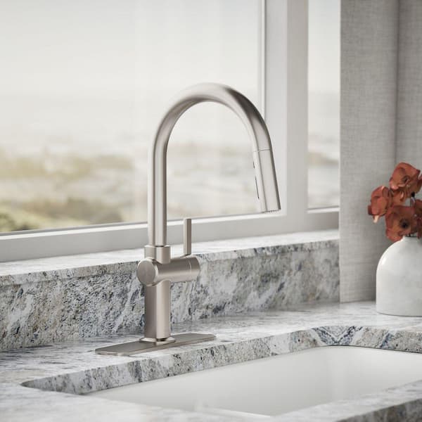 Clarus Single Handle Pull Down Sprayer Kitchen Faucet in Vibrant Stainless