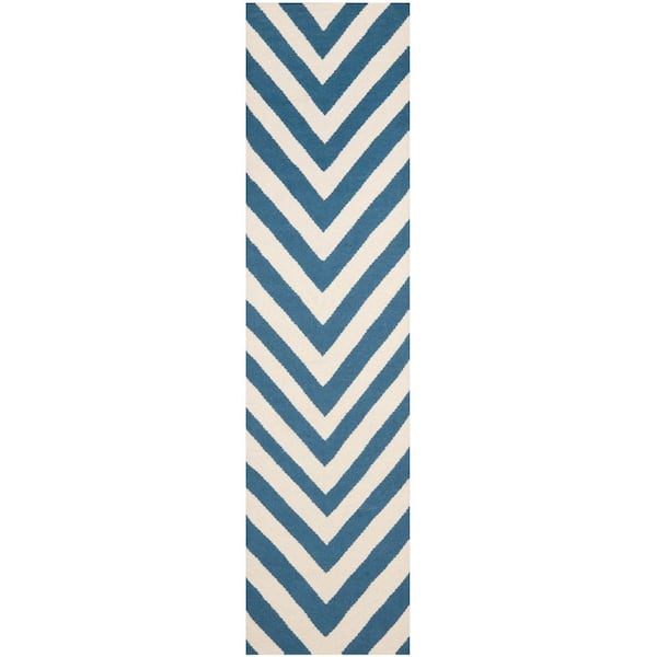 SAFAVIEH Dhurries Blue/Ivory 3 ft. x 6 ft. Chevron Striped Runner Rug