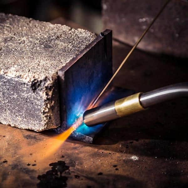 https://images.thdstatic.com/productImages/759342ba-3f5b-4bd9-89c0-68d4d9a771de/svn/bernzomatic-torches-tanks-ts8000t-77_1000.jpg