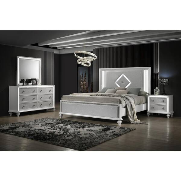 NEW CLASSIC HOME FURNISHINGS New Classic Furniture Stardust 4-Piece White King Wood Bedroom Set (Bed/Dresser/Mirror/Nightstand)