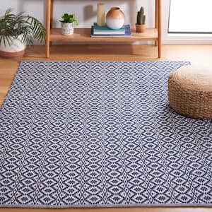Montauk Ivory/Navy 3 ft. x 4 ft. Solid Area Rug