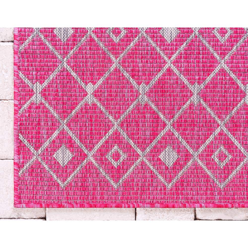 Fuschia Geometric Trellis 5'1" x 8' Outdoor Synthetic Rug