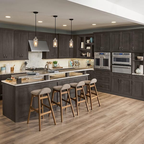https://images.thdstatic.com/productImages/7602ff8e-54aa-4920-b630-c5c1eb1328a4/svn/american-woodmark-custom-kitchen-cabinets-hdinstbl-c3_600.jpg