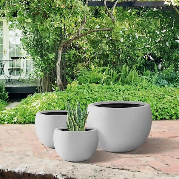 https://images.thdstatic.com/productImages/7606ae5b-d447-49a6-a268-071ae953acfb/svn/solid-white-plant-pots-pa049s3-8011-4f_600.jpg