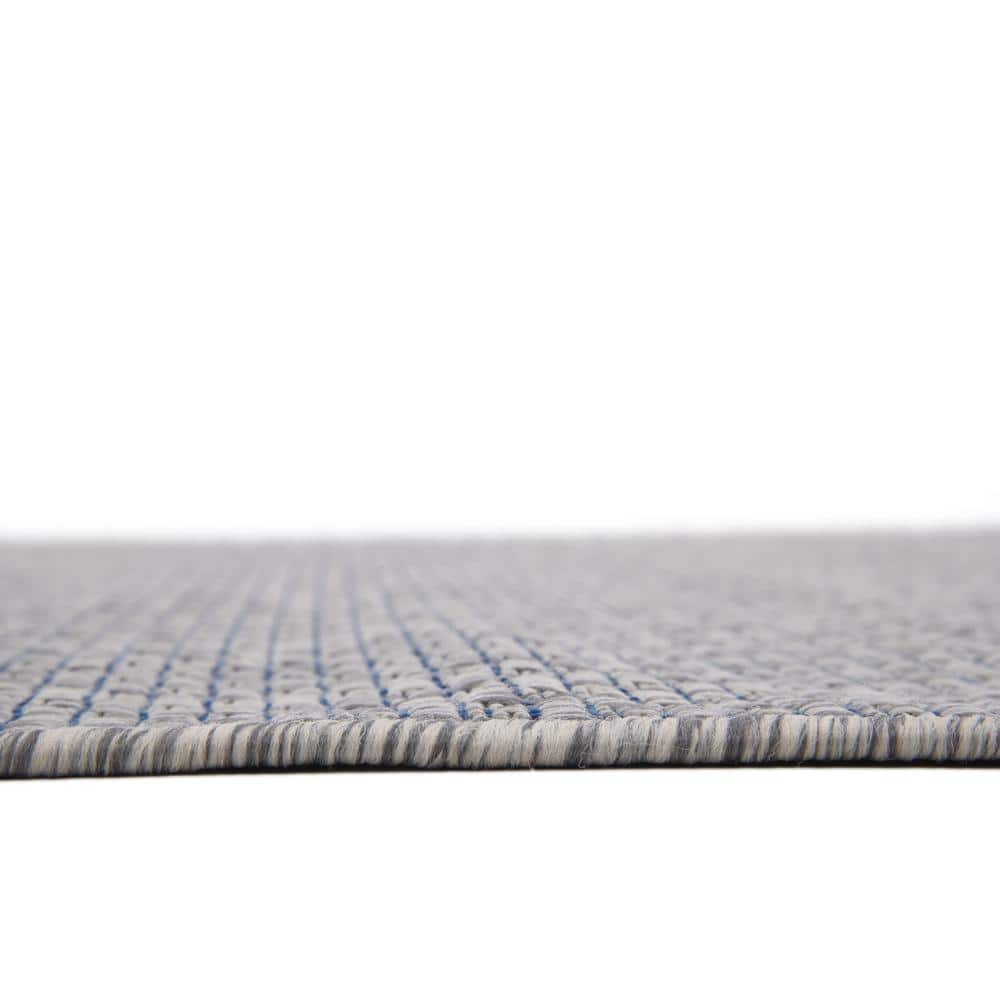 Light Gray Easy-Care Synthetic Outdoor Rug 4' x 6'