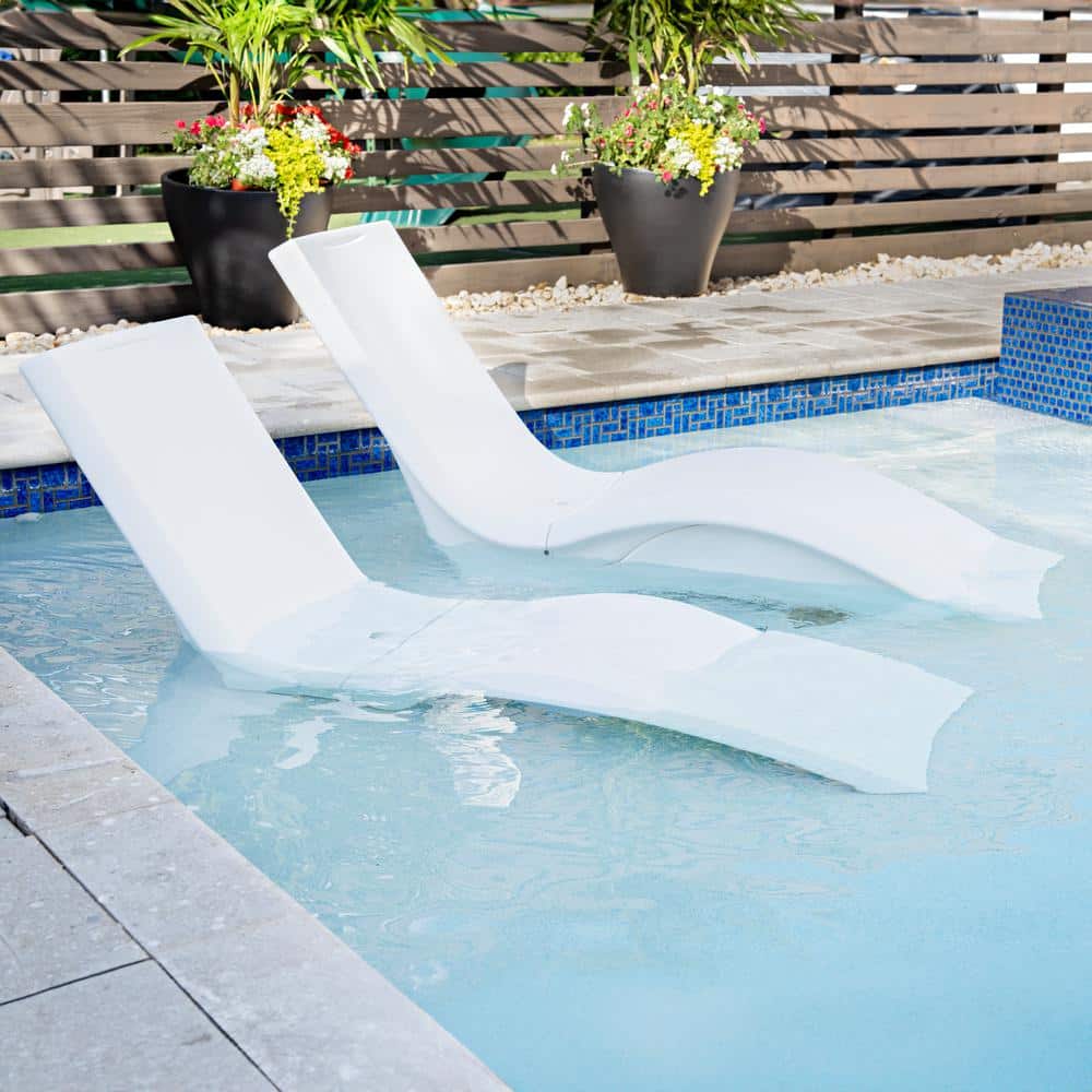 White Resin Ergonomic Poolside Chaise Lounger with Cushions