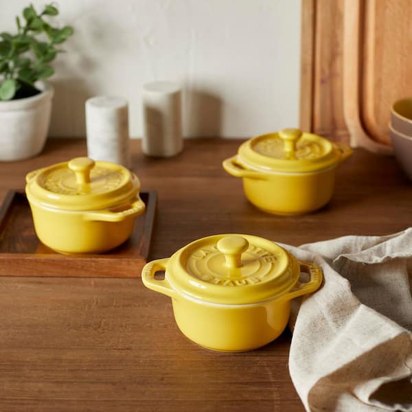 STAUB LA COCOTTE 3個セット　台付 staub Ceramic 3 Pieces Mini Round Cocotte Set - Citron 1029591