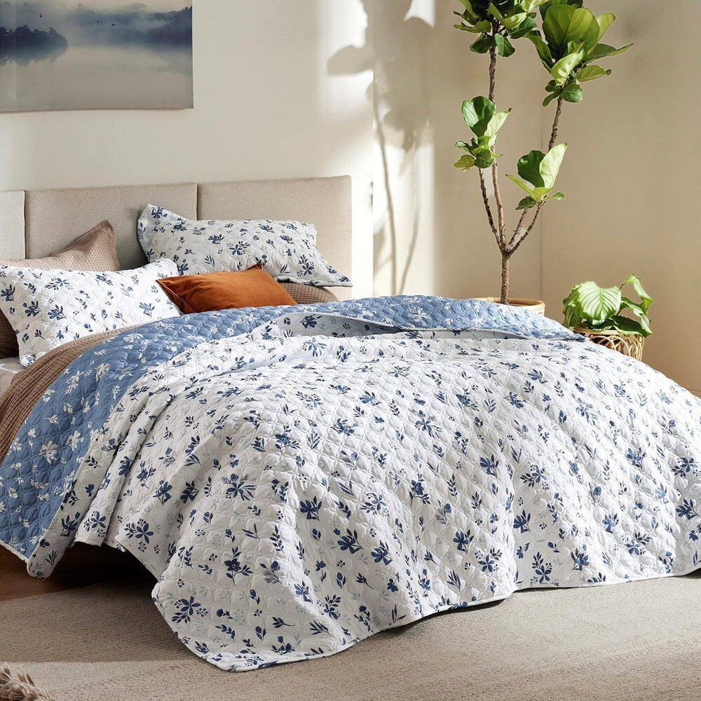 3-Piece Reversible Blue and White Quilt Set with Daisy Design Polyester for Queen Size, Soft Coverlet All Seasons price history on PriceWatchPro