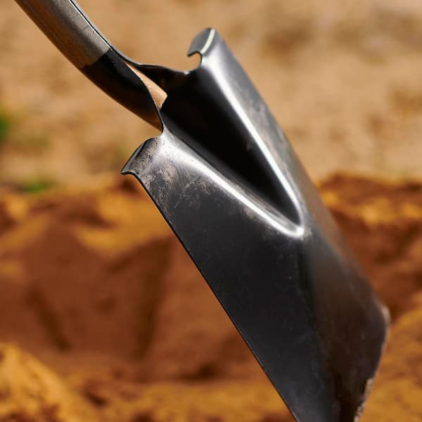 Razor-Back 48 in. Wood Handle Border Spade 46200 - The Home Depot