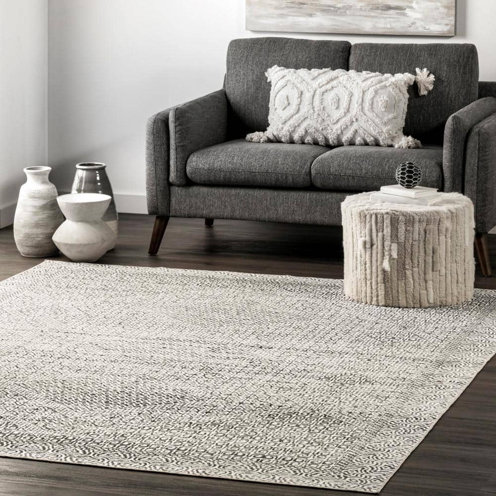 Sleek Gray Synthetic 14''x8'' Easy-Care Area Rug