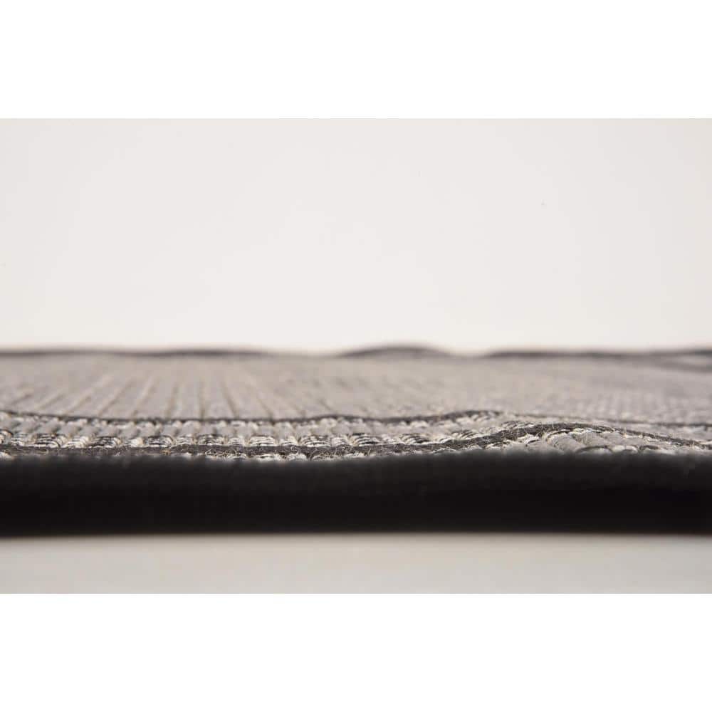 Modern Gray Rectangular Outdoor Rug, Easy-Care and Stain-Resistant, 7' x 10'