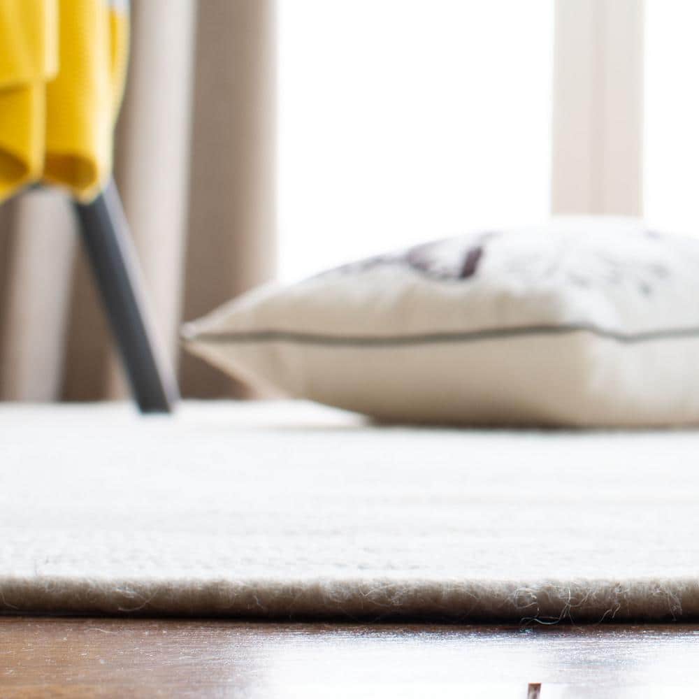 Ivory Handwoven Round Wool Braided Area Rug, 7'