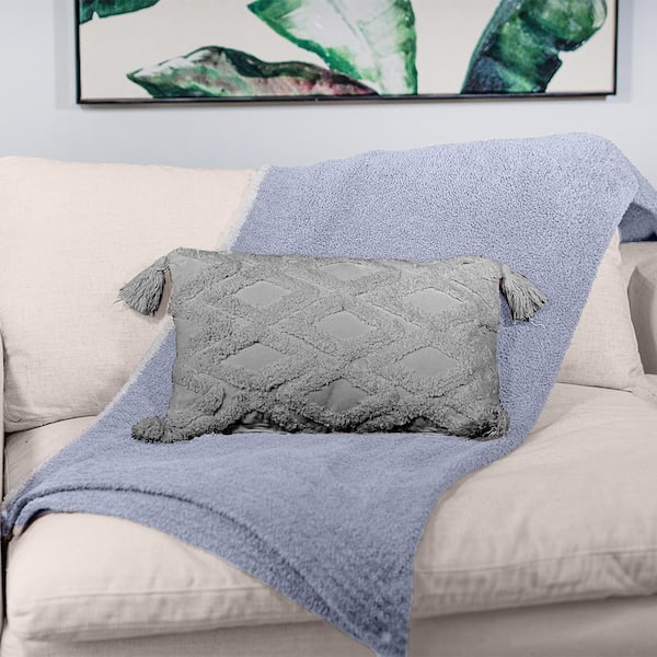 https://images.thdstatic.com/productImages/76a0999b-9028-40a4-9f4c-f2f9b05a3a0f/svn/sol-living-outdoor-throw-pillows-sl-cus-10-1-4f_600.jpg