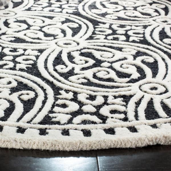 SAFAVIEH - Cambridge Black/Ivory 4 ft. x 4 ft. Round Medallion Geometric Area Rug