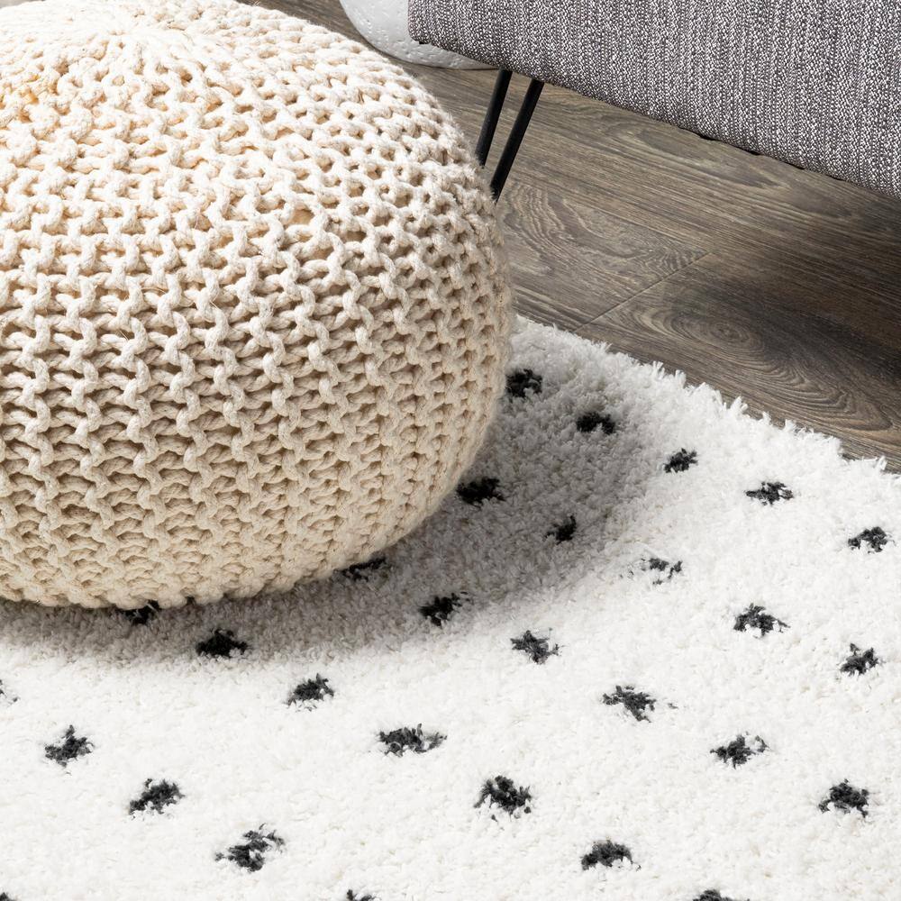 JONATHAN  Y Moroccan HYPE Pele Dot Shag 8 x 10 (ft) Loomed Polypropylene White/Black Rectangular Indoor Geometric Coastal Area rug