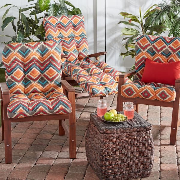 https://images.thdstatic.com/productImages/76d8fbf7-ba7d-4159-9882-98aec10dc03f/svn/greendale-home-fashions-outdoor-dining-chair-cushions-oc5815-surreal-31_600.jpg