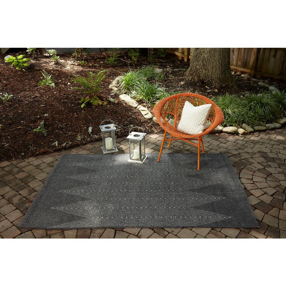 Charcoal Geometric Indoor Outdoor Polypropylene Area Rug 9'10" x 13'2"