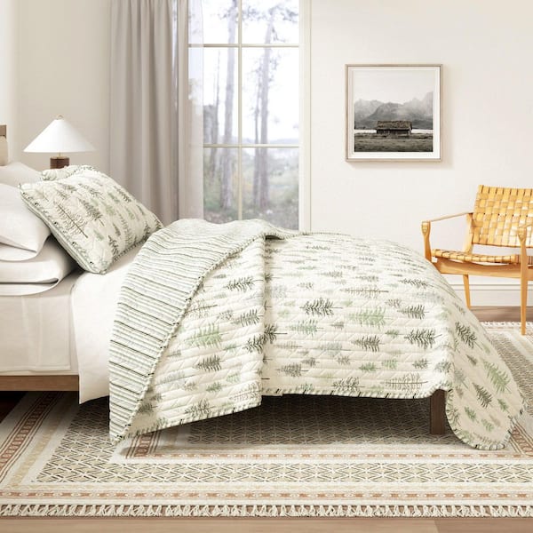 FRESHFOLDS 3-Piece Green Reversible Forest Themed King Microfiber Quilt Set Bedspread
