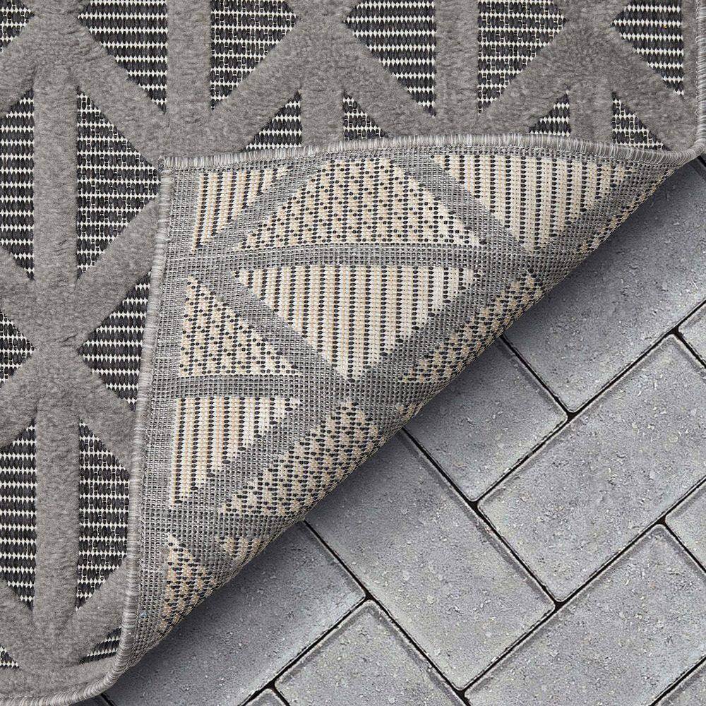 Sila Modern Geometric Gray 5'3" x 7'3" Synthetic Indoor/Outdoor Rug