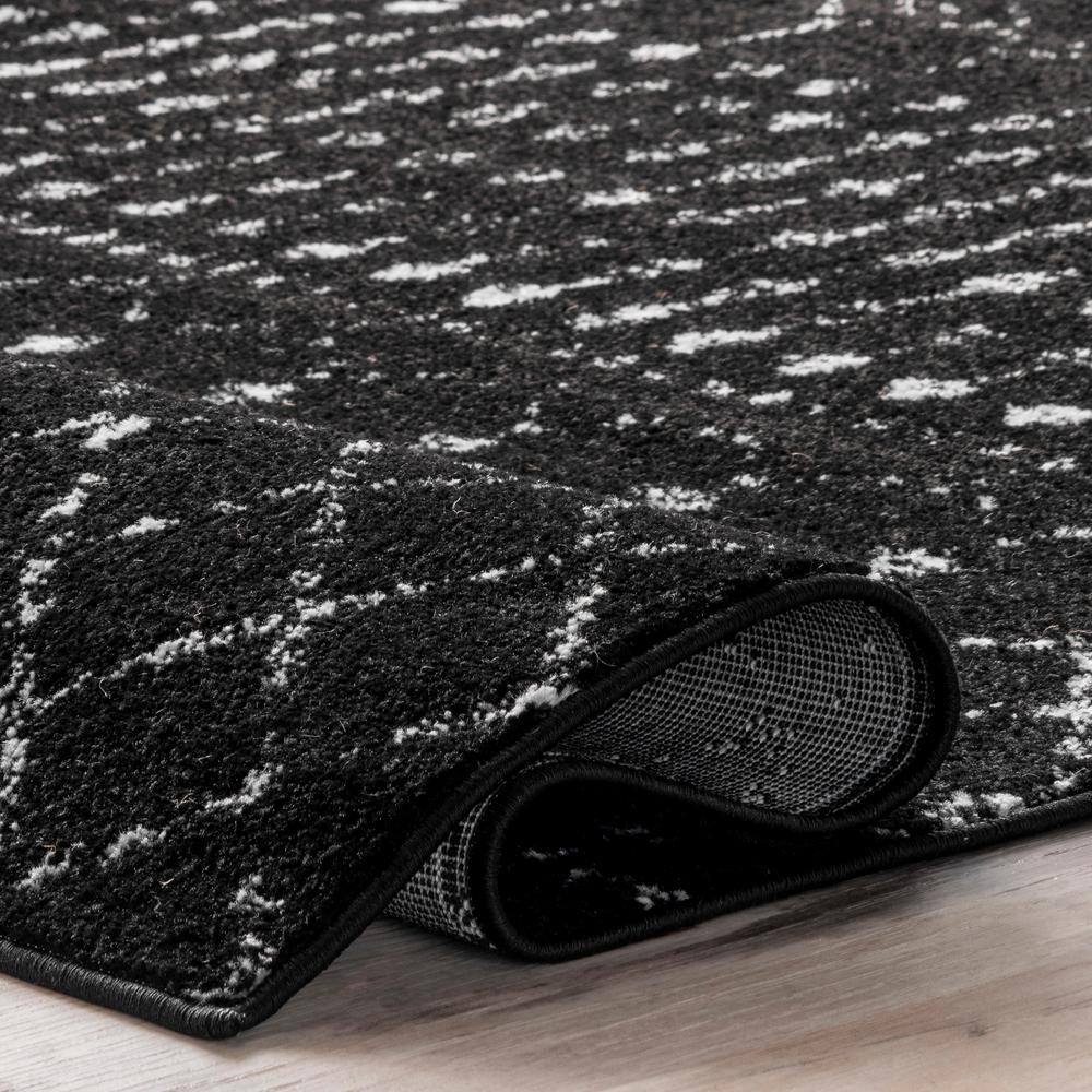 Black and White Moroccan Trellis 5' x 7' Area Rug