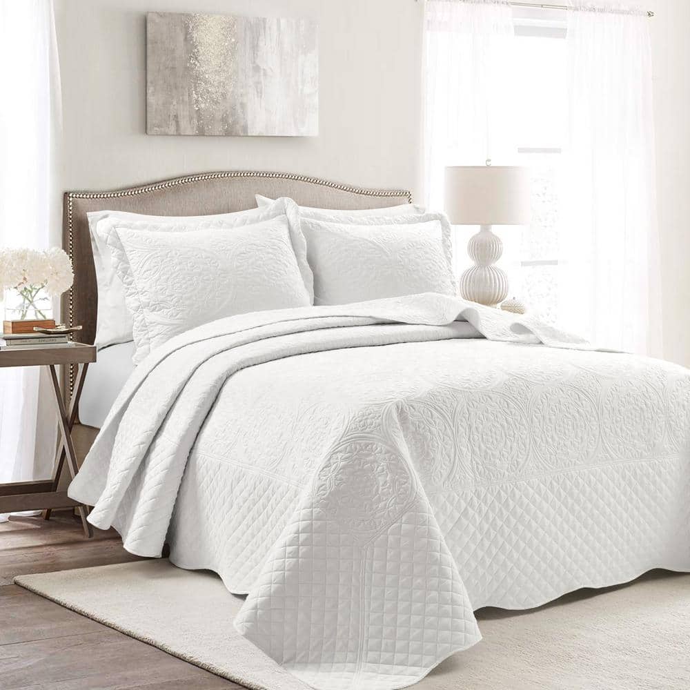 Medallion Scallop 3-Piece White King Bedspread Set
