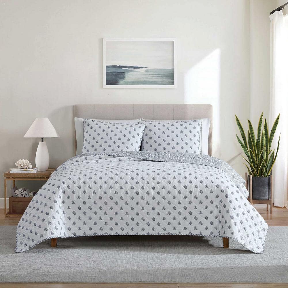 Twin Blue Cotton Reversible Quilt Set with Coral Motifs