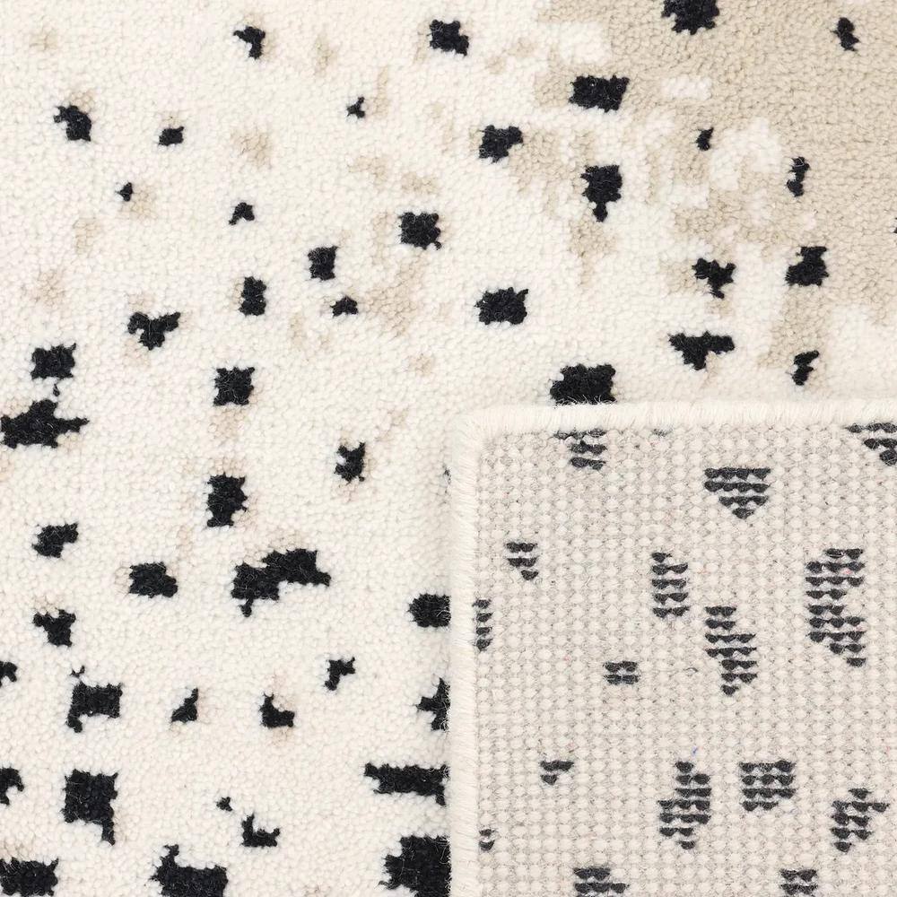 Ivory and Black Hand-Knotted Wool 8' x 10' Area Rug