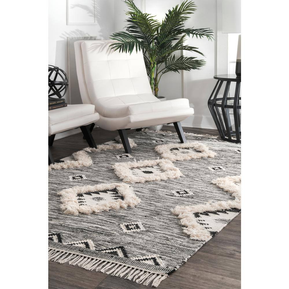 Handmade Woolen Shag Area Rug with Braided Tassels, 4' x 6', Black