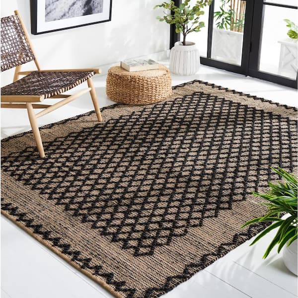 Natural Fiber 4 ft. x 6 ft. Black/Natural Geometric Area Rug