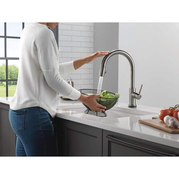 Trinsic Touch2O with Touchless Technology Single Handle Pull Down Sprayer Kitchen Faucet in Black Stainless