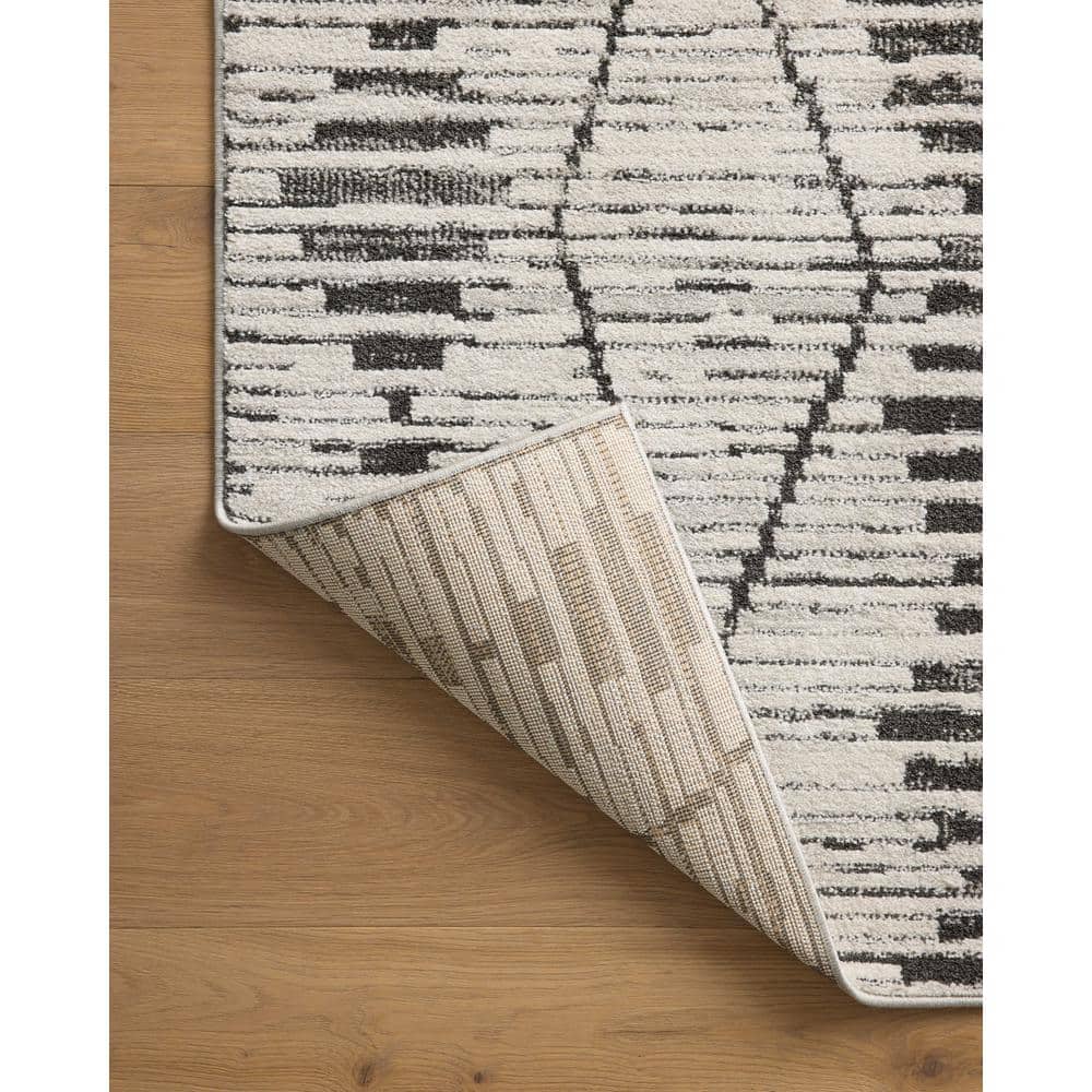 Gray Diamond 4' x 6' Wool and Synthetic Area Rug