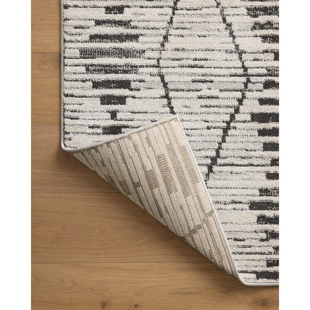Gray Diamond 4' x 6' Wool and Synthetic Area Rug