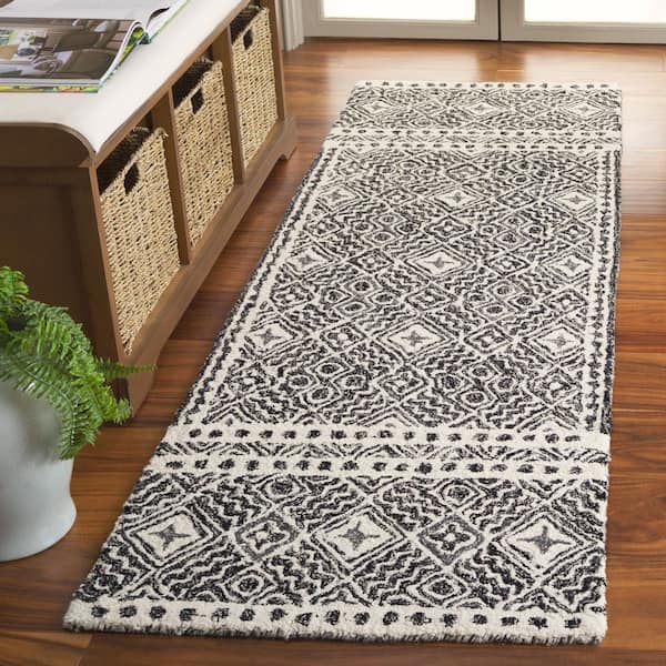 Micro-Loop 2 ft. x 7 ft. Black/Ivory Multi-Diamond Border Runner Rug