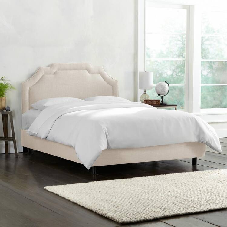 Skyline Furniture King Axel Upholstered Border Bed Linen Talc