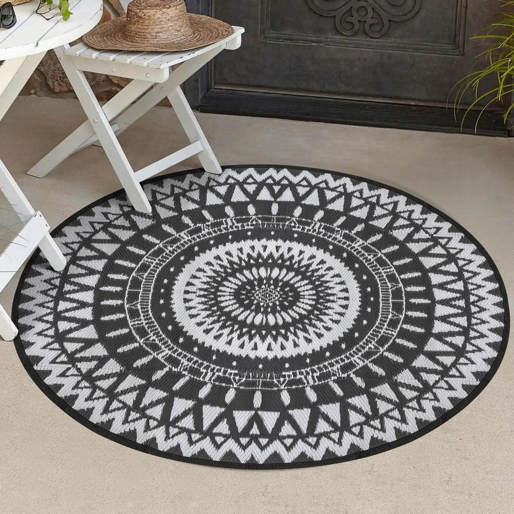 Nuu Garden Black and White 5 ft. Round Moroccan Polypropylene