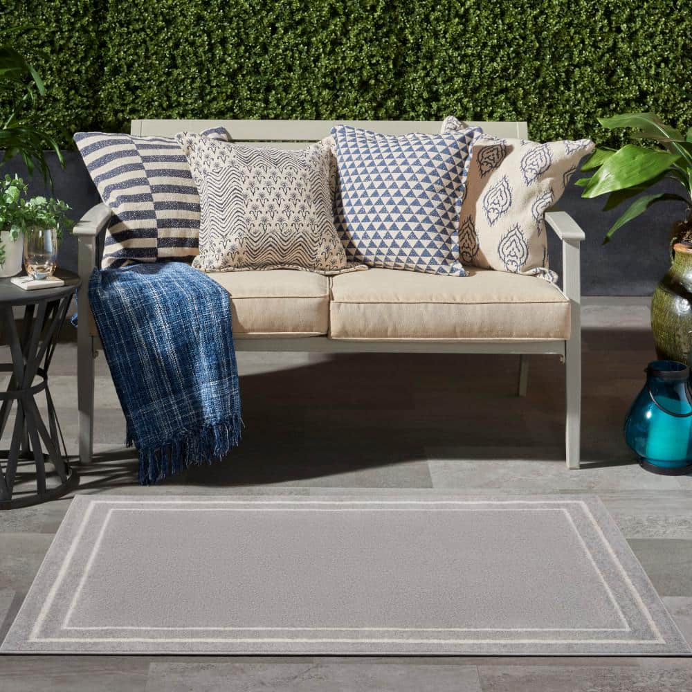 Grey/Ivory 2' x 4' Stain-Resistant Synthetic Area Rug
