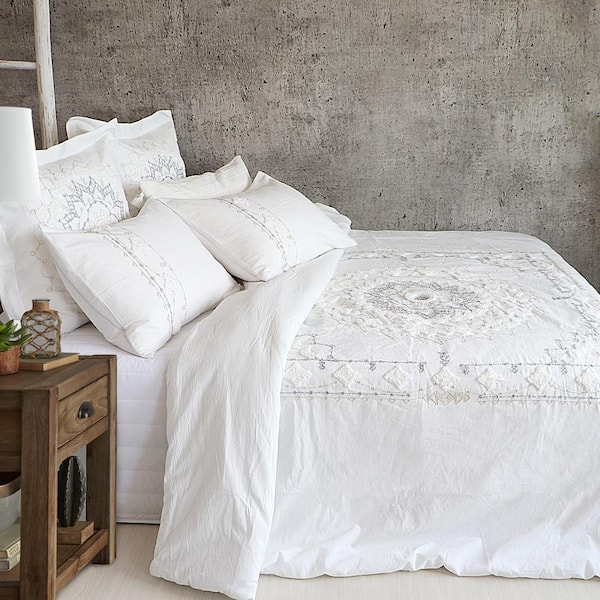 Harleson Medallion 3-Piece White, Blue, Beige Textured Cotton King/Cal King Comforter Set