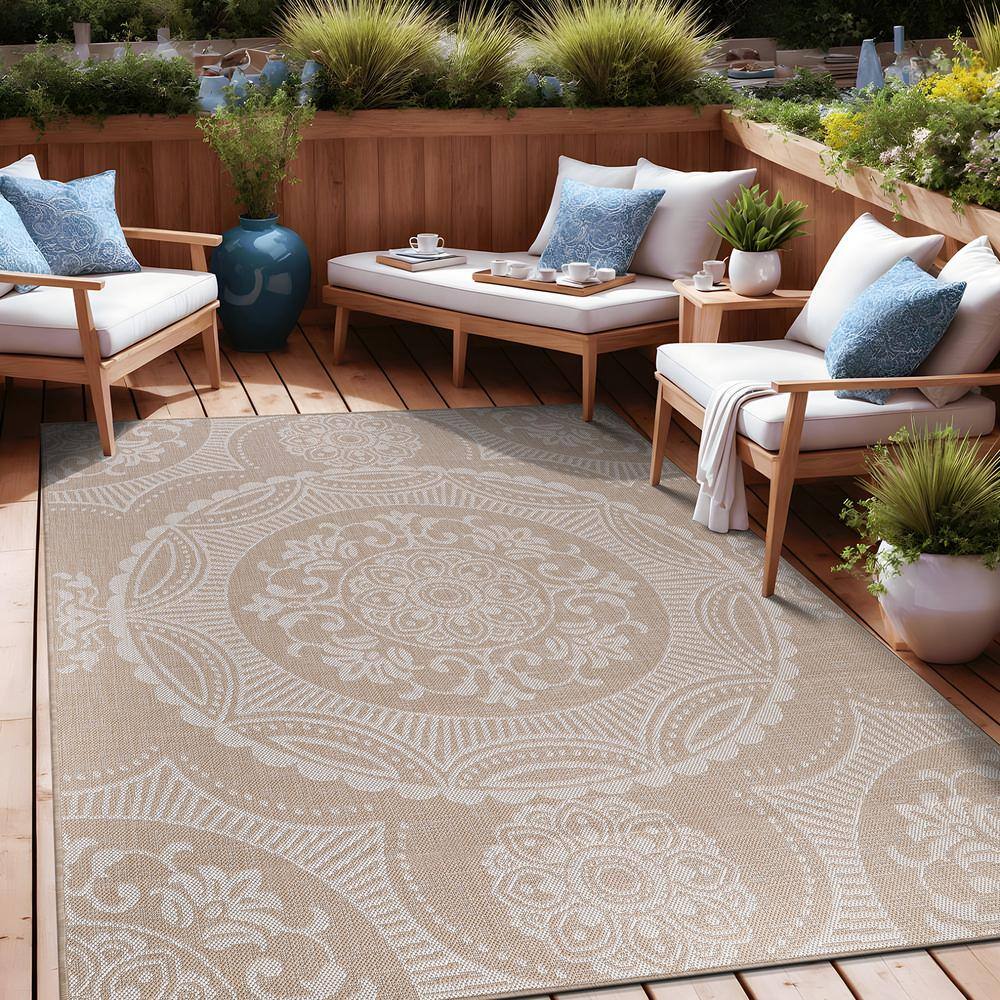 Beige and White Medallion Synthetic Indoor/Outdoor Rug 8' x 10'