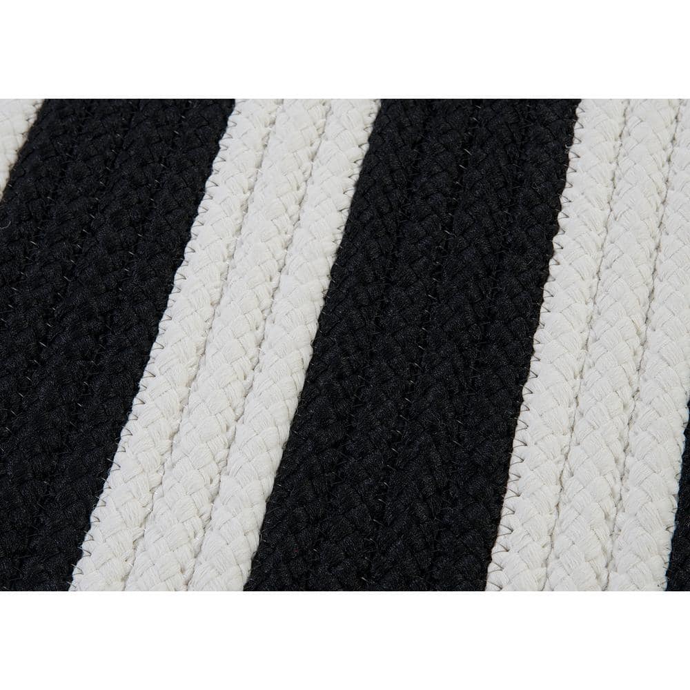 Handcrafted Black & White Braided Synthetic 2'x3' Rug