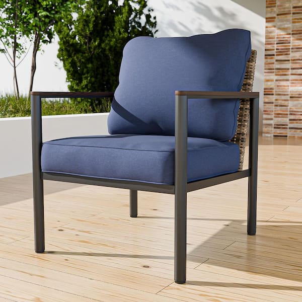 EAGLE PEAK Patio Wicker Outdoor Lounge Chair with Metal Frame and lue Cushions