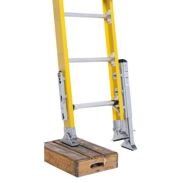 WERNER Straight Ladder: 12 ft Ladder Ht, 18 1/8 in Overall Wd, D-Rung, 21.5  lb Net Wt