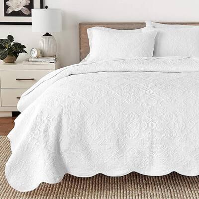 Oversized Victorian Medallion Matelasse Pure Solid 3-Piece White Scalloped Edge Cotton Large King Quilt Bedding Set