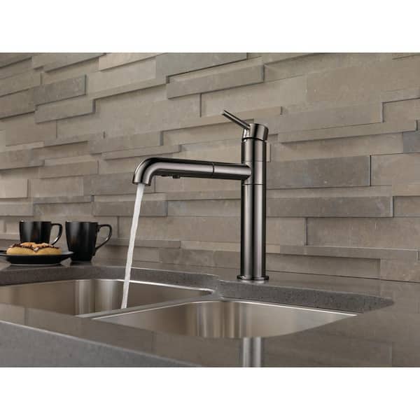 Trinsic Single-Handle Pull-Out Sprayer Kitchen Faucet in Black Stainless