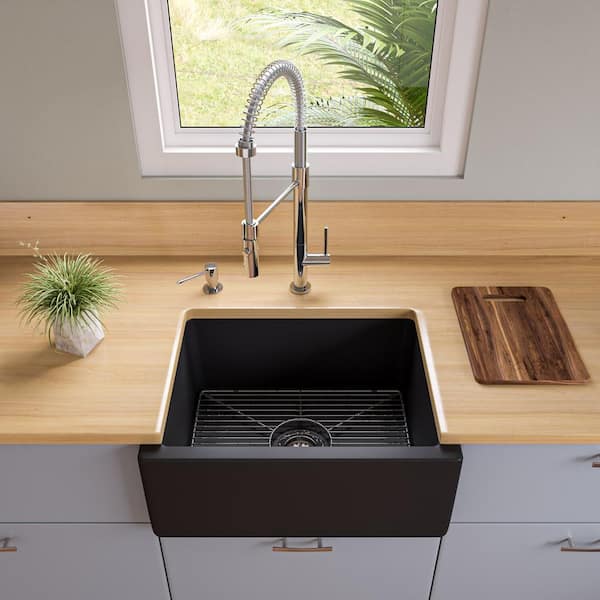 https://images.thdstatic.com/productImages/789a1ee3-e838-53a3-8a73-b7097eea2fa4/svn/black-matte-alfi-brand-farmhouse-kitchen-sinks-ab2418hs-bm-1f_600.jpg