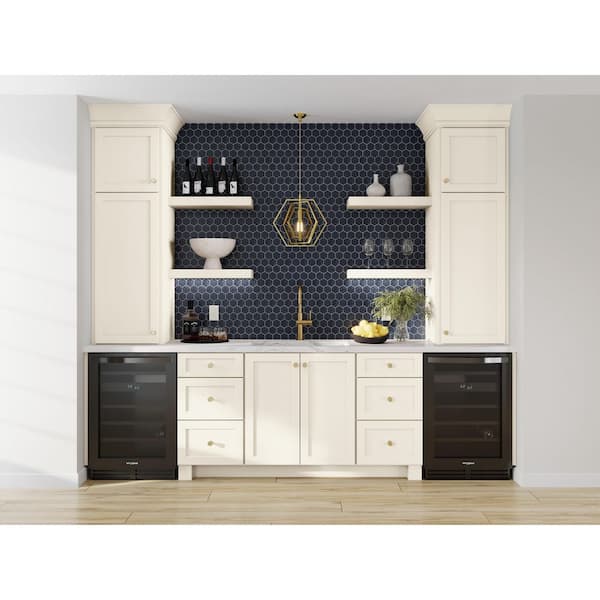 https://images.thdstatic.com/productImages/78b7640c-1691-4eea-b8e9-90095b8e00a0/svn/vanilla-american-woodmark-kitchen-cabinet-samples-98044-e1_600.jpg